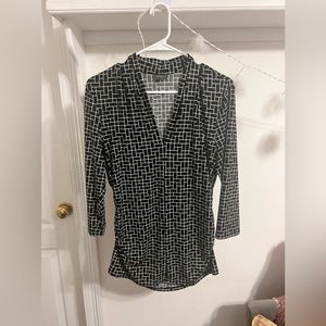 Vince Camuto Size Small Black White Geometric Split Neck Popover Top